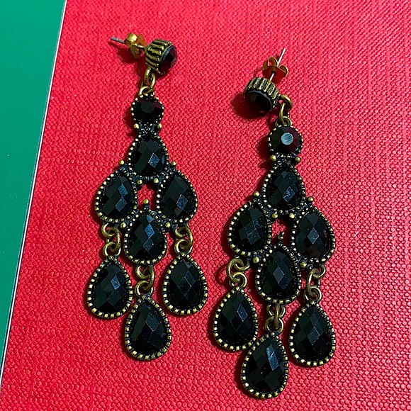 🖤VTG💕Faceted black crystal earrings - Picture 3 of 7